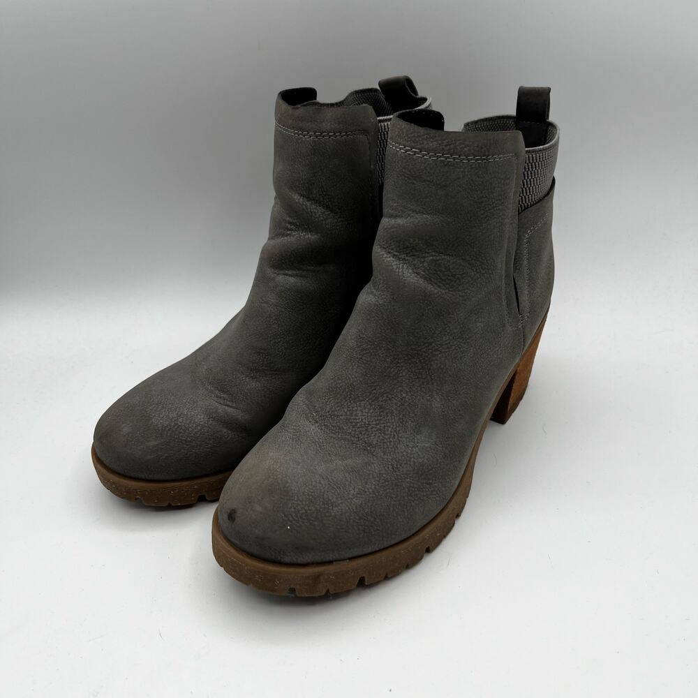 Korks Gray Faux Suede Stacked Heel Ankle‎ Boot Size 7.5